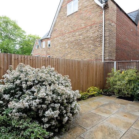 Immaculate Central Windsor Town House With Parking 외부 사진