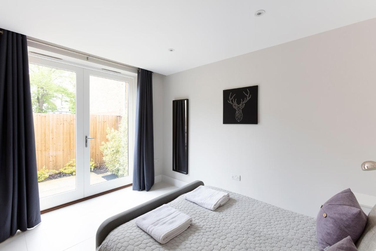 Immaculate Central Windsor Town House With Parking 외부 사진