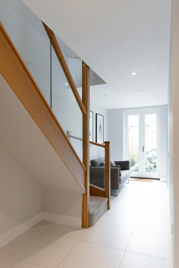 Immaculate Central Windsor Town House With Parking 외부 사진