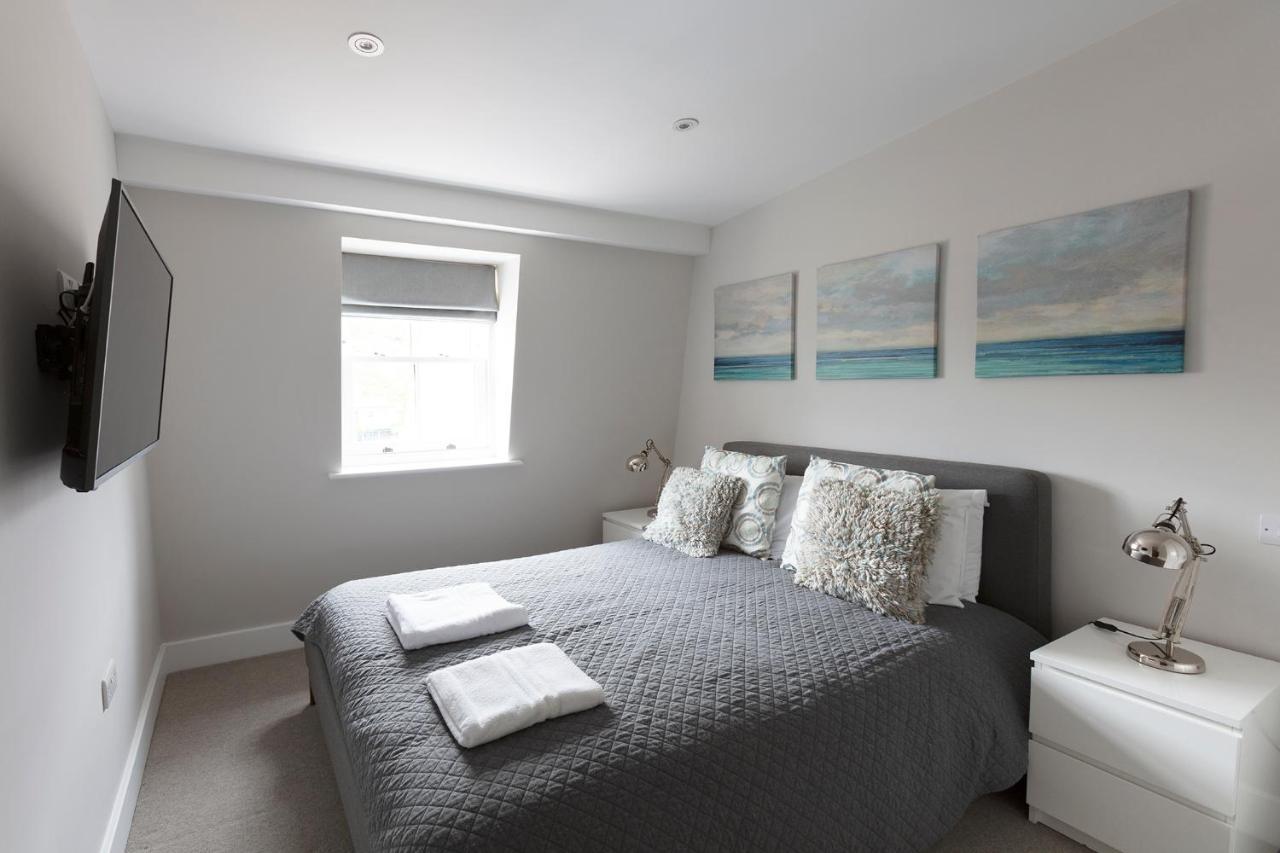 Immaculate Central Windsor Town House With Parking 외부 사진