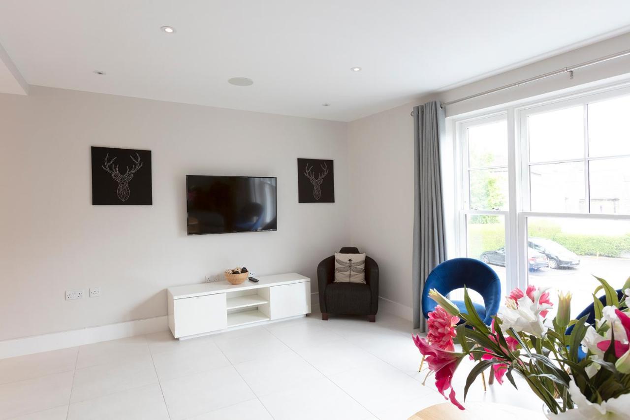 Immaculate Central Windsor Town House With Parking 외부 사진