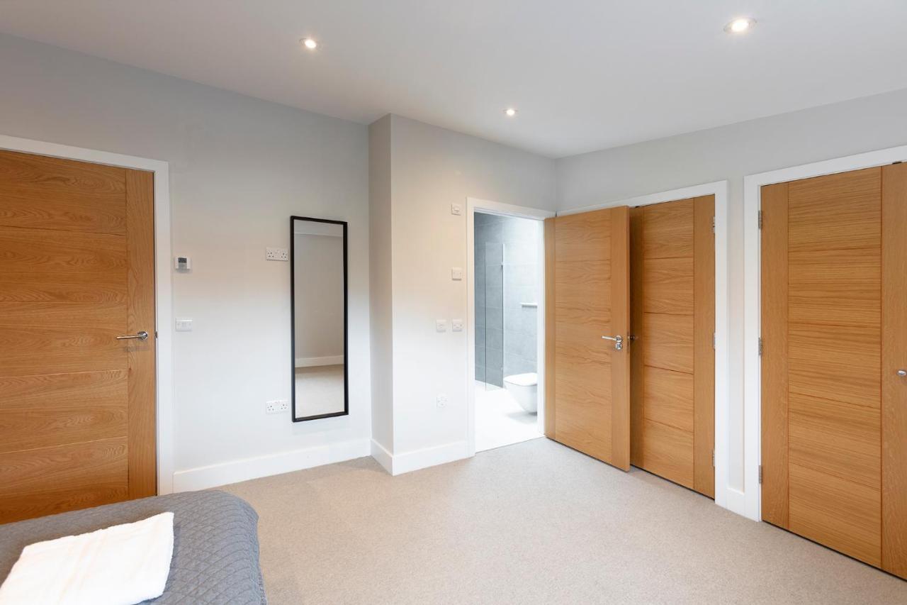 Immaculate Central Windsor Town House With Parking 외부 사진