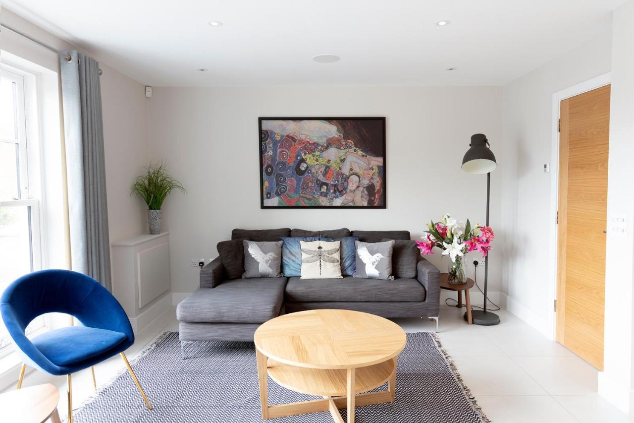 Immaculate Central Windsor Town House With Parking 외부 사진